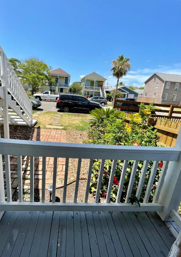 Seablue Cottage - Downstairs; 2 Blocks To The Beach Galveston Ngoại thất bức ảnh