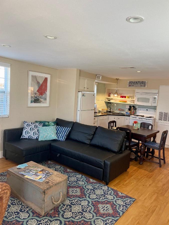 Seablue Cottage - Downstairs; 2 Blocks To The Beach Galveston Ngoại thất bức ảnh