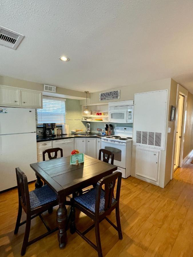 Seablue Cottage - Downstairs; 2 Blocks To The Beach Galveston Ngoại thất bức ảnh